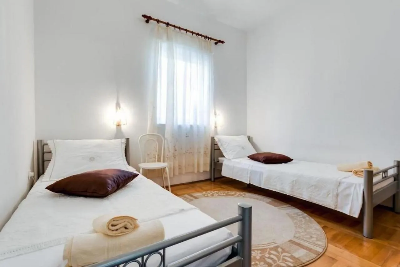 Apartments Prkacin Trogir 0*,