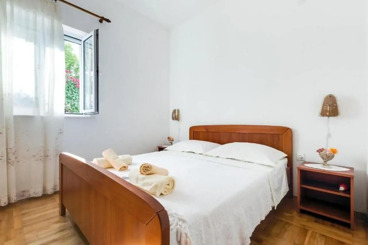 Apartments Prkacin Trogir 0*,