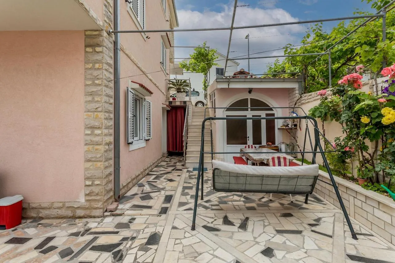 Apartments Prkacin Trogir 0*,