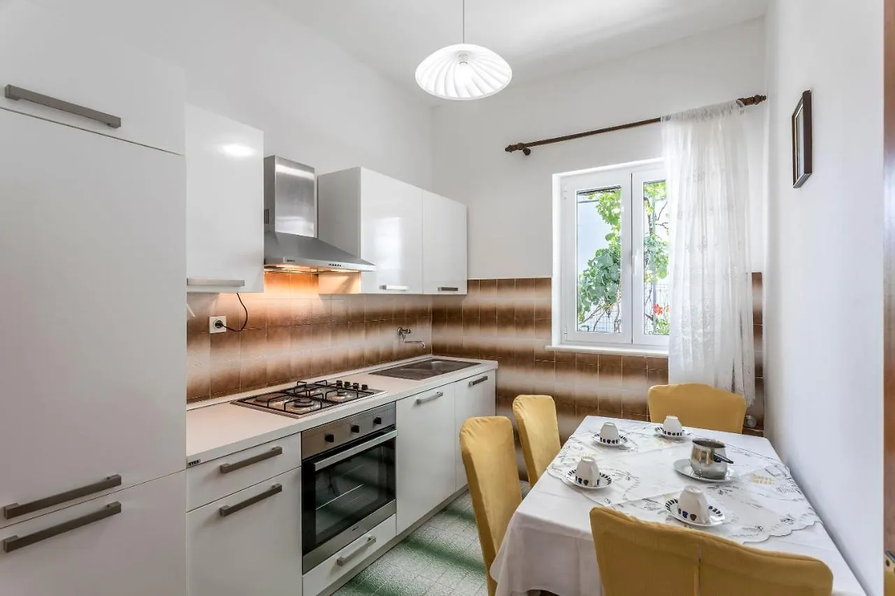 Apartments Prkacin Trogir 0*,