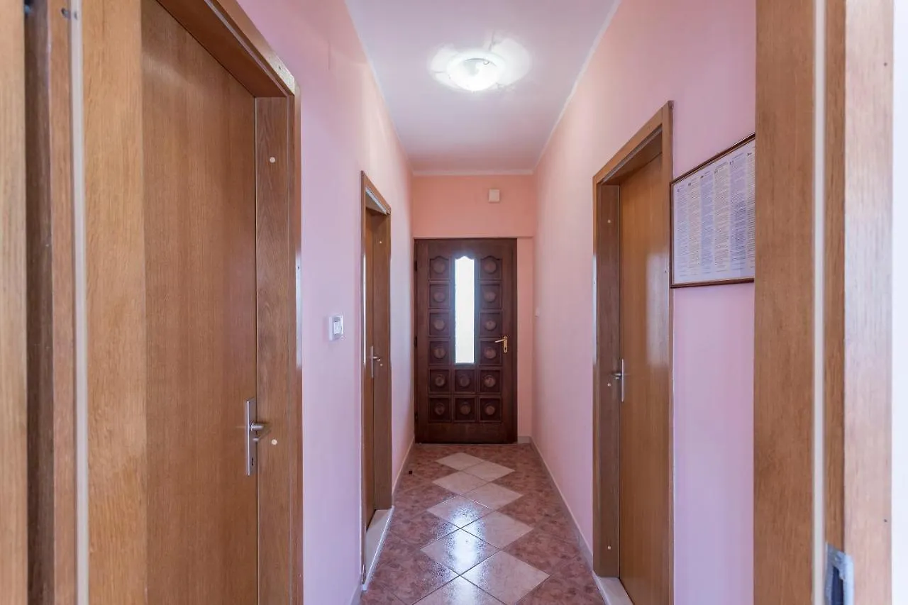 Apartments Prkacin Trogir 0*,