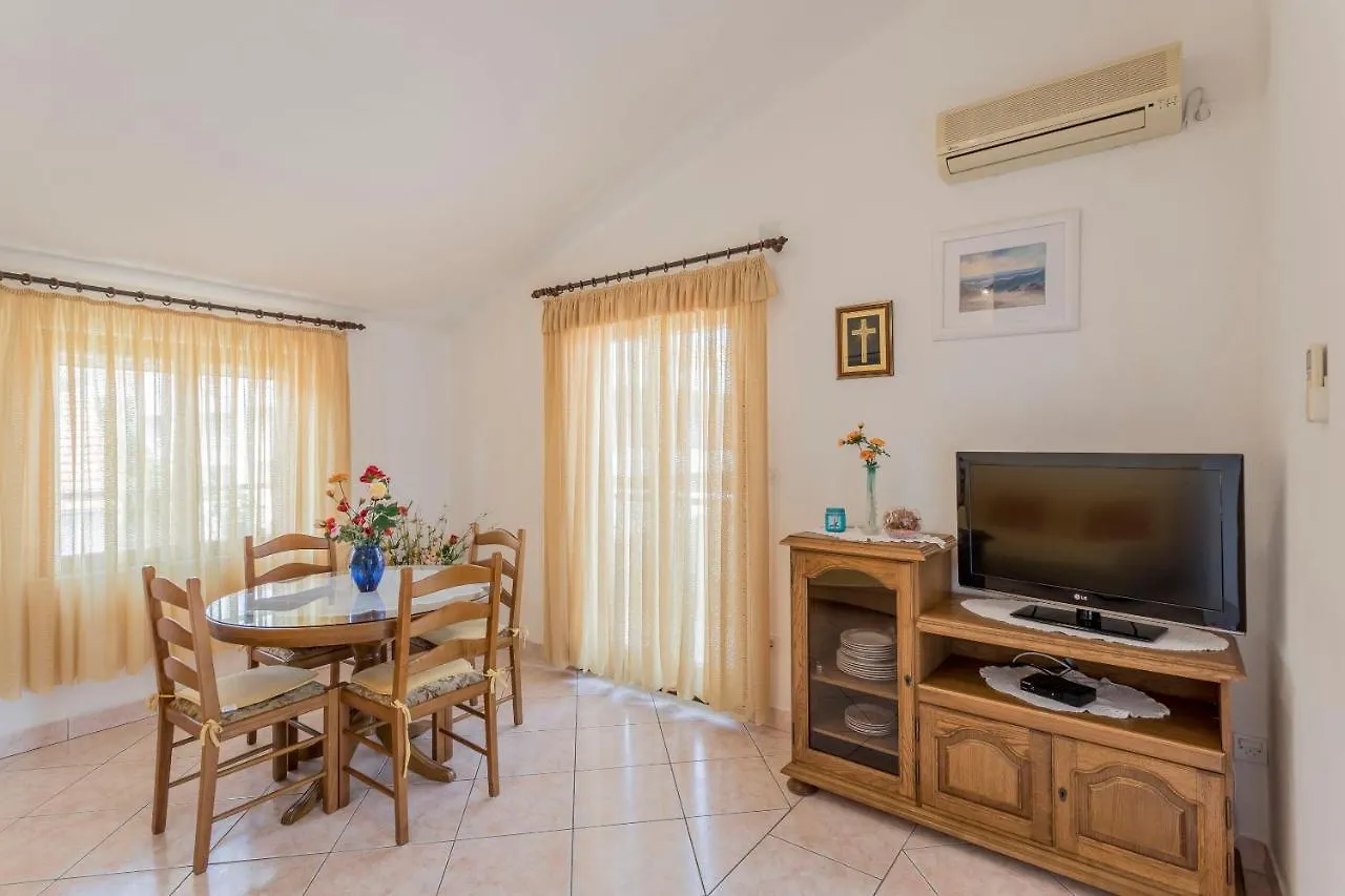 Apartments Prkacin Trogir 0*,